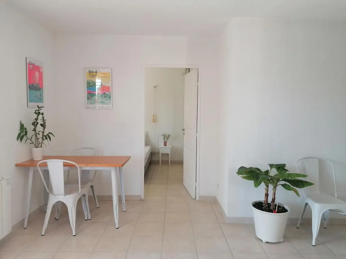 Apartment Marseille : Joli T2 Mer Et Collines + Terrasse