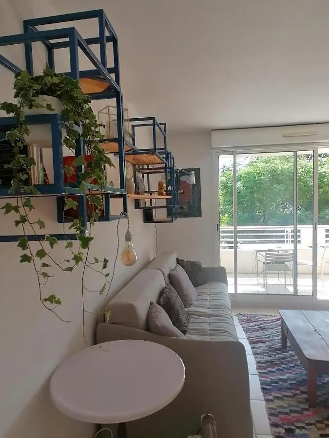 Marseille : Joli T2 Mer Et Collines + Terrasse 0*,