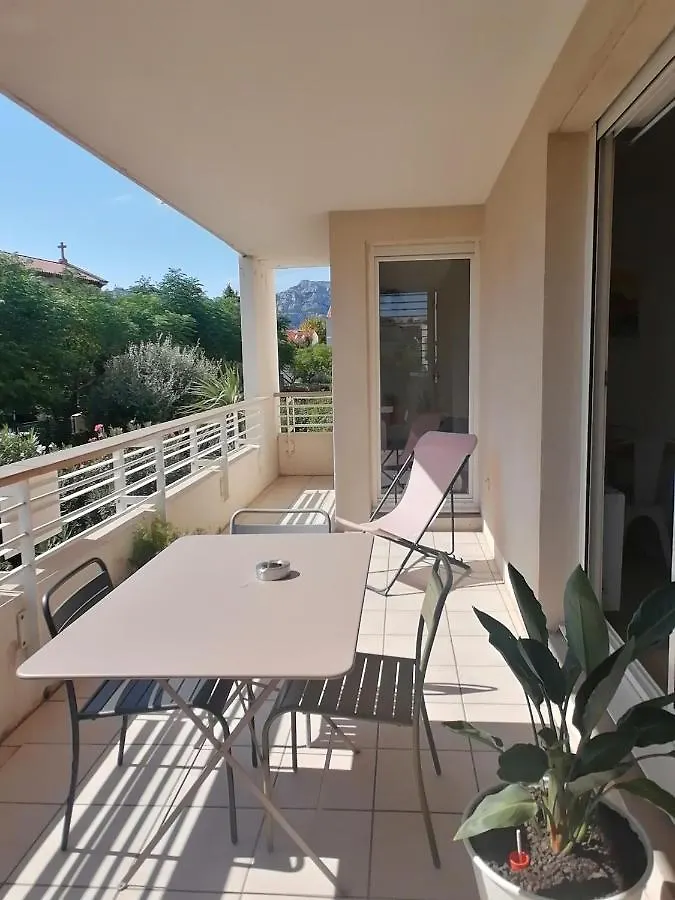 Marseille : Joli T2 Mer Et Collines + Terrasse Apartment